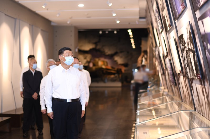 2022年8月16日至17日，中共中央總書記、國家主席、中央軍委主席習(xí)近平在遼寧考察。這是16日下午，習(xí)近平在錦州市考察遼沈戰(zhàn)役紀(jì)念館。 新華社記者 燕雁 攝
