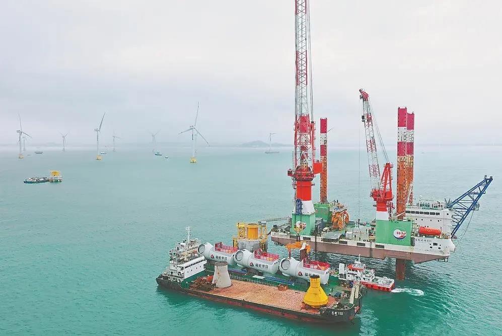 福能集團曾是“一煤獨大”的老國企，近年來積極轉(zhuǎn)型，布局新能源、新材料、醫(yī)療健康等領(lǐng)域。圖為福能集團三川海上風電項目。（資料圖片）