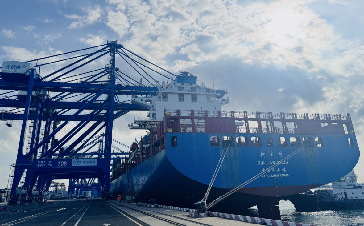 外貿(mào)貨輪“新蘭州”號將從海南洋浦港駛往中東。人民網(wǎng)記者 毛雷攝