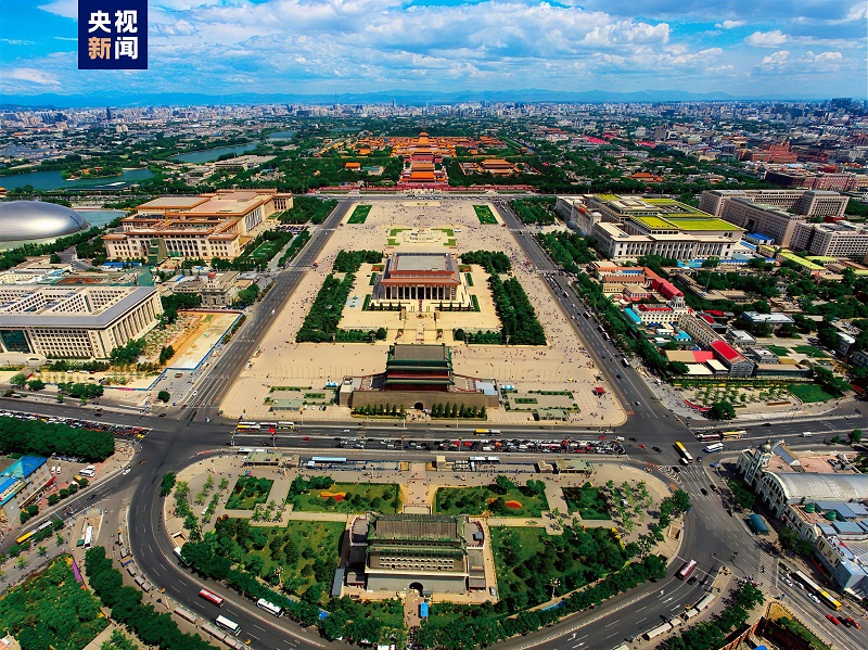 △全長(zhǎng)7.8公里的北京中軸線上，分布有鐘鼓樓、景山、故宮等15處遺產(chǎn)構(gòu)成要素。