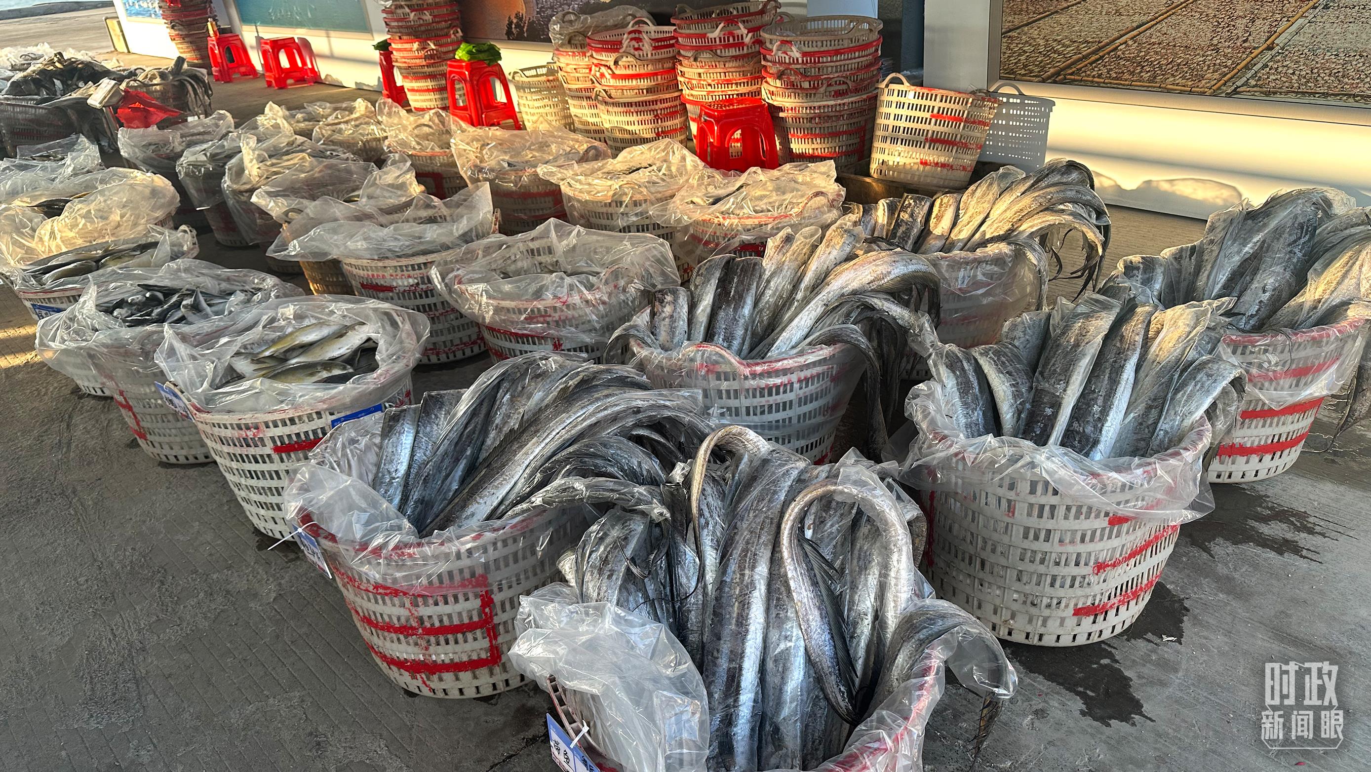 △澳角村的海產(chǎn)品。（總臺(tái)央視記者覃思拍攝）