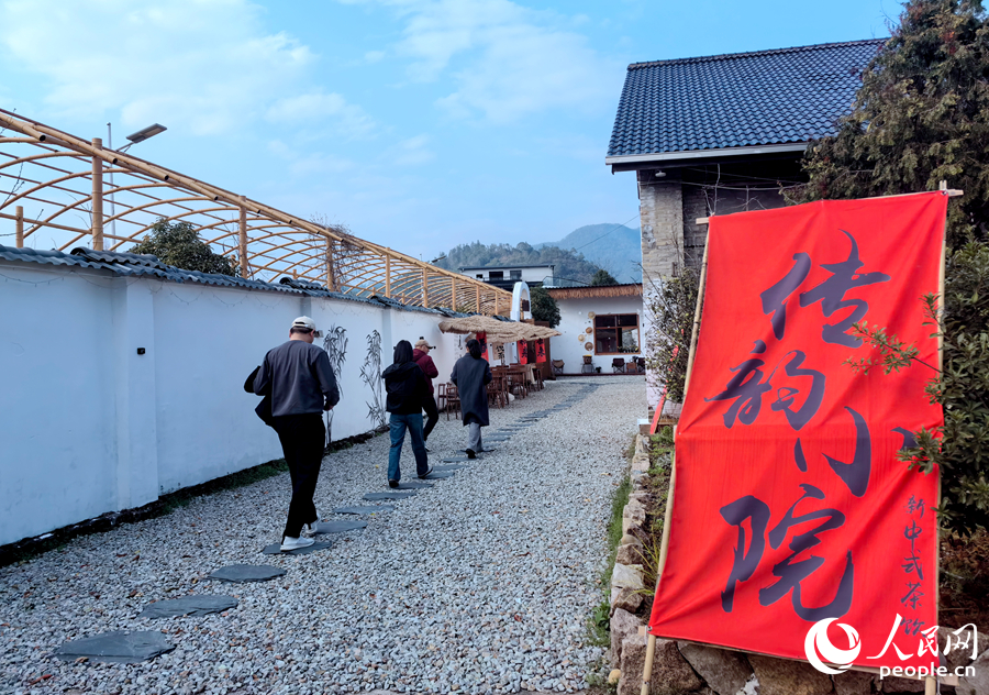 舊茶廠改造后的“傳韻小院”新中式茶館。人民網(wǎng)記者 林曉麗攝