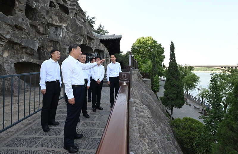 2025年5月19日至20日，中共中央總書(shū)記、國(guó)家主席、中央軍委主席習(xí)近平在河南考察。這是19日下午，習(xí)近平在洛陽(yáng)龍門(mén)石窟考察。新華社記者 謝環(huán)馳 攝