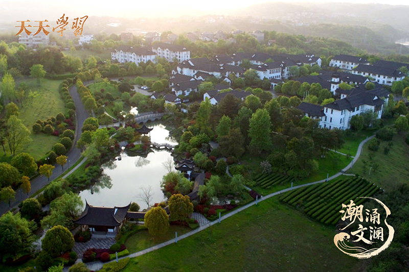 如今，越劇不僅活躍在嵊州人日常生活的一個個角落，也深深烙印在嵊州人的精神血脈之中。圖為古色古香的嵊州越劇藝術(shù)學(xué)校。