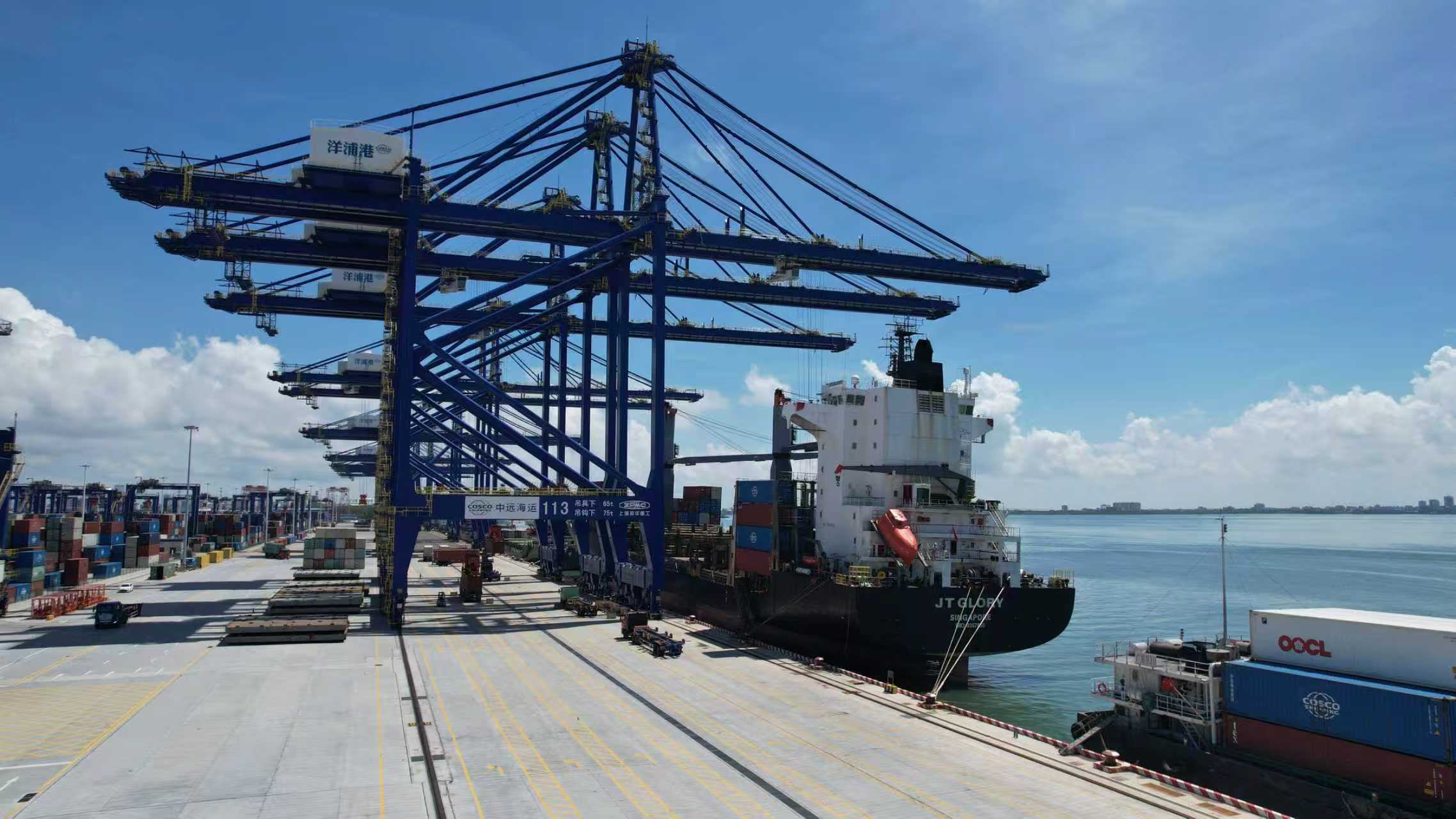 海南洋浦國際集裝箱碼頭。人民網(wǎng)記者 孟凡盛攝