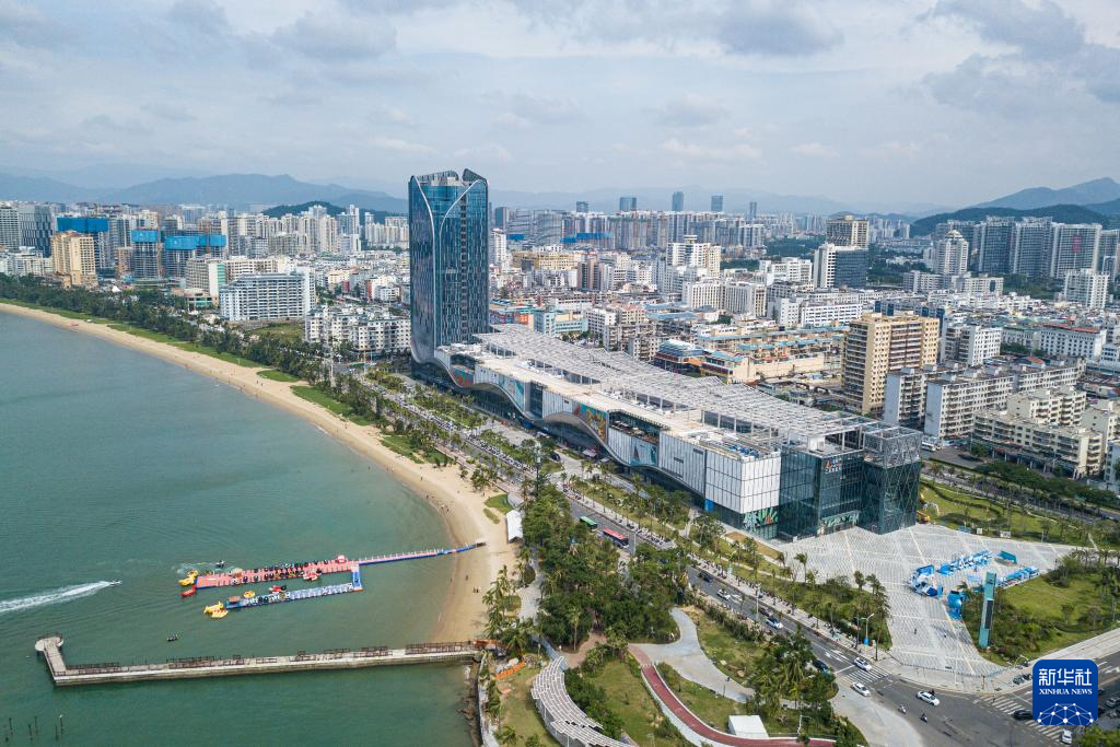 海南自貿(mào)港重點園區(qū)——三亞中央商務區(qū)（無人機照片，11月1日攝）。新華社記者 蒲曉旭攝