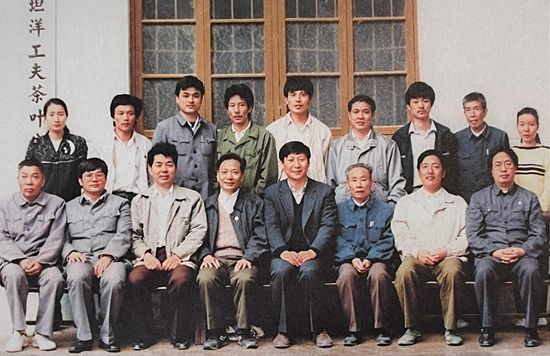 1990年5月，剛調任福州市委書記的習近平到寧德交接工作時，調研福安市社口鄉(xiāng)坦洋工夫茶葉公司。
