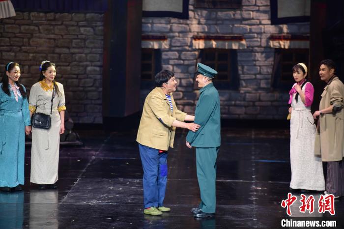 圖為西藏本土話劇《八廓街北院》演出現(xiàn)場(chǎng)?！?攝