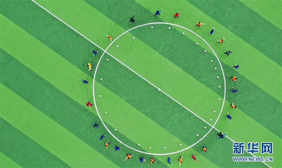 （體育·專題）（26）足球——踢球吧！草原女孩