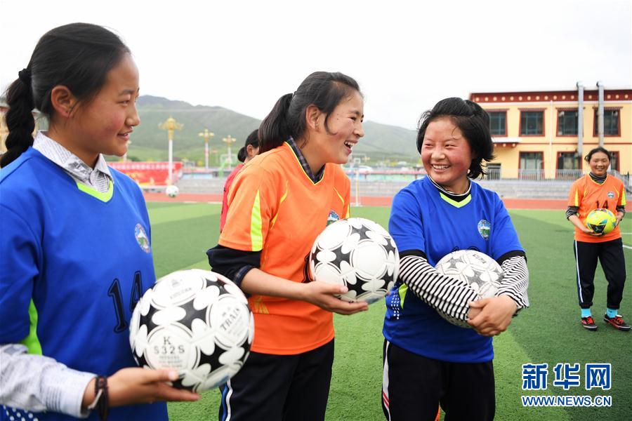 （體育·專題）（12）足球——踢球吧！草原女孩