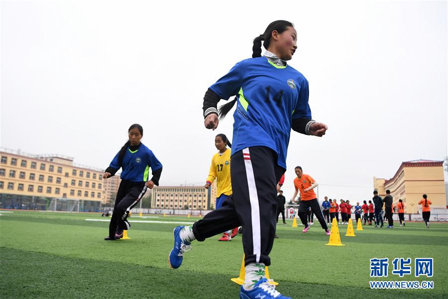 （體育·專題）（13）足球——踢球吧！草原女孩
