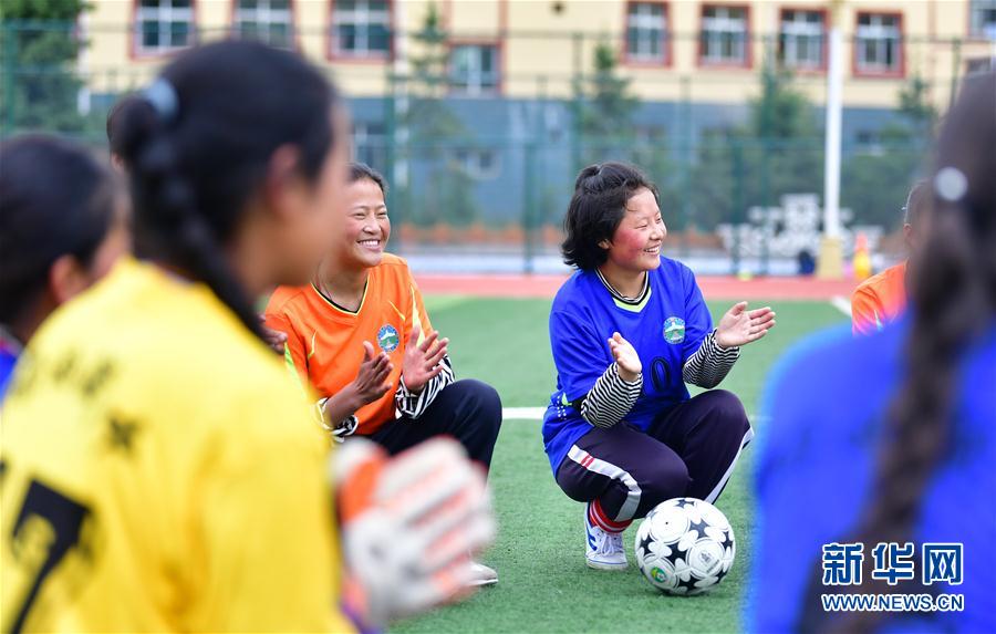 （體育·專題）（15）足球——踢球吧！草原女孩
