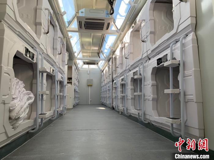 圖為火星營地“太空艙”。　孫睿 攝