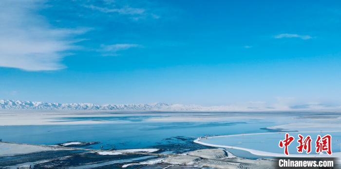 圖為冬季茶卡天空壹號景區(qū)。　李江寧 攝