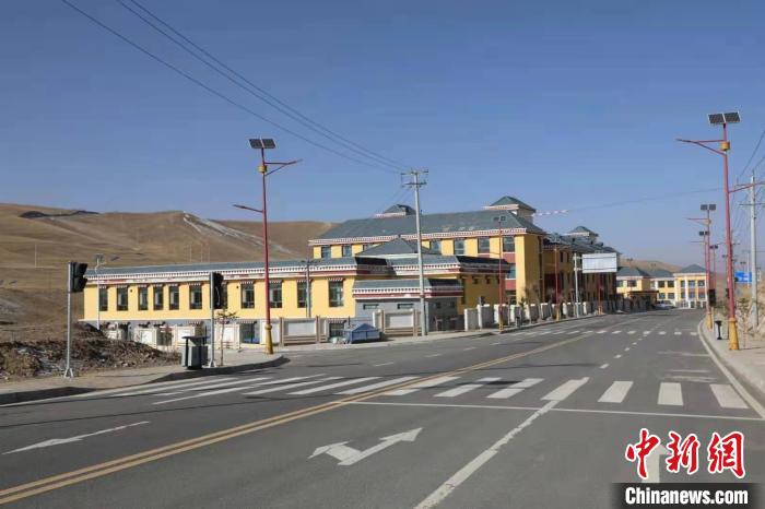 青海黃河岸畔“脫貧戰(zhàn)歌”：村民感受“穩(wěn)穩(wěn)的幸?！?/></a></div>
                        <div   id=