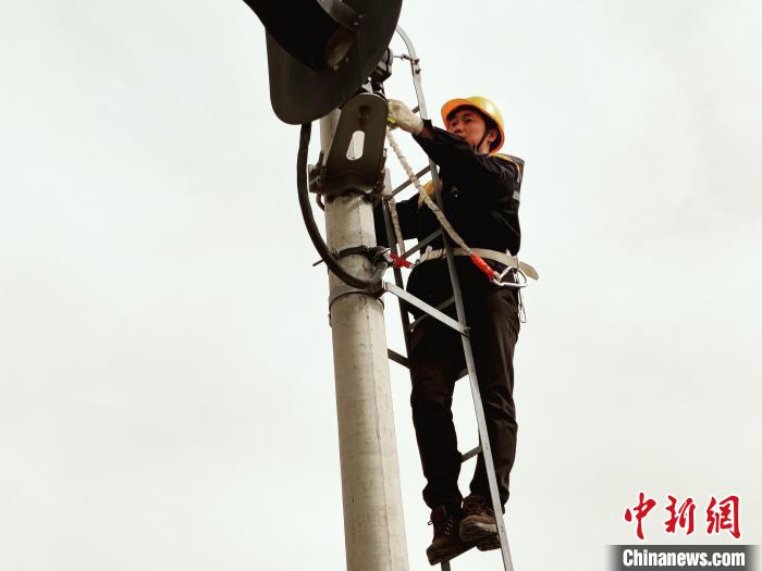 青?！胺蚱迿n”攜手守護“天路”平安