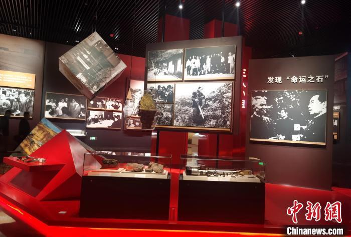 圖為紀(jì)念館內(nèi)部一角?！《∮衩?攝