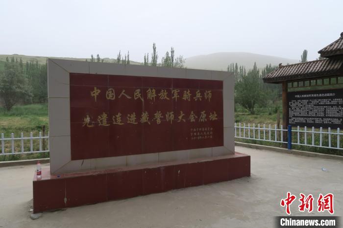 圖為進(jìn)藏先遣英雄連誓師地原址?！畛坛?攝