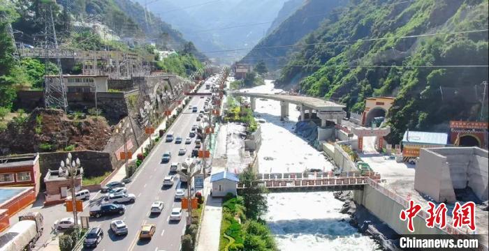 郭達(dá)山隧道進(jìn)口實(shí)況?！】蛋蛡髅焦﹫D