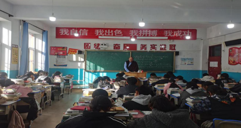 青?，斍撸寒惖剞k班讓孩子享受優(yōu)質(zhì)教育