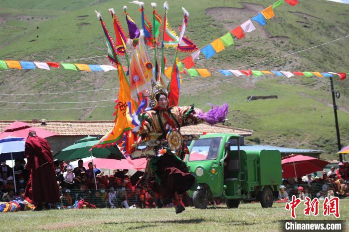 圖為表演現(xiàn)場(chǎng)?！“喱斂h文體旅游廣電局 供圖