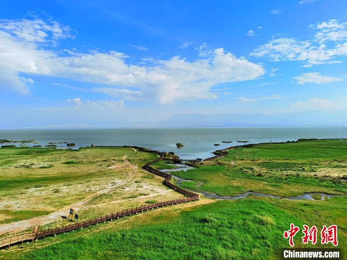 圖為航拍都蘭湖國(guó)家濕地公園。　祁增蓓 攝