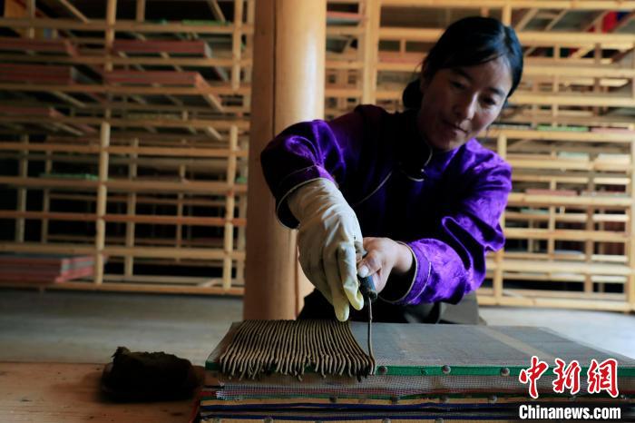 擠壓成香?！⊥趵?攝