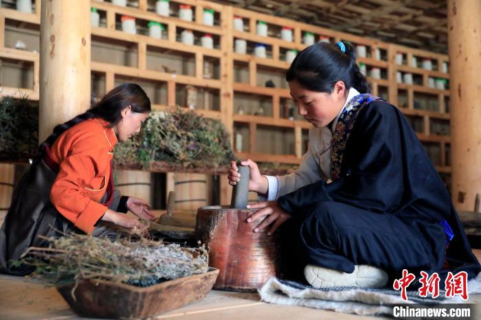 藥材搗碎?！⊥趵?攝