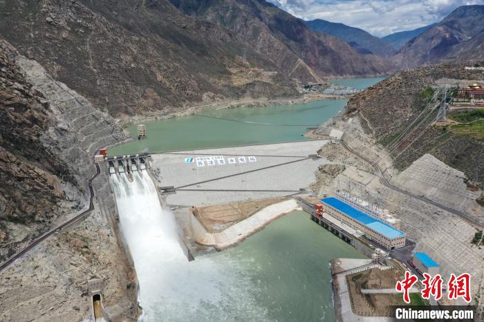 金沙江上游蘇洼龍水電站又一臺機組投產(chǎn)發(fā)電
