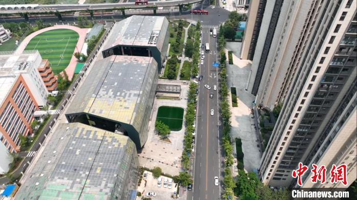 匯泉路社區(qū)一角?！「呒午?攝