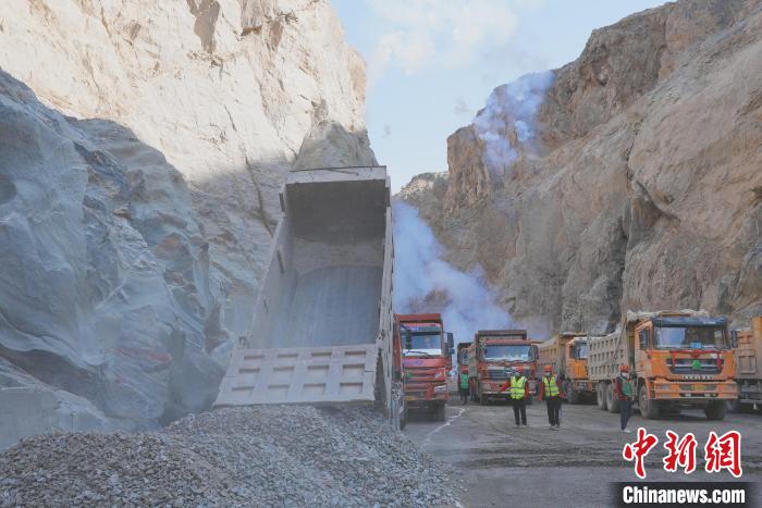 圖為大壩填筑現(xiàn)場。　水電四局供圖