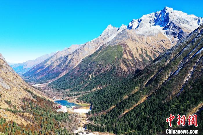 畢棚溝景區(qū)風(fēng)光?！“苍?攝