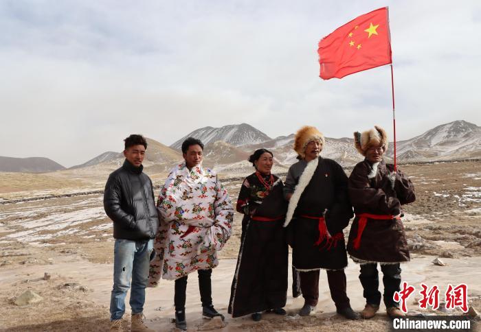 圖為青海省治多縣索加鄉(xiāng)干部群眾。(資料圖) 治多縣委宣傳部 供圖