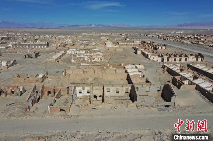 航拍青海省海西蒙古族藏族自治州茫崖市冷湖石油工業(yè)遺址保護區(qū)?！●R銘言 攝