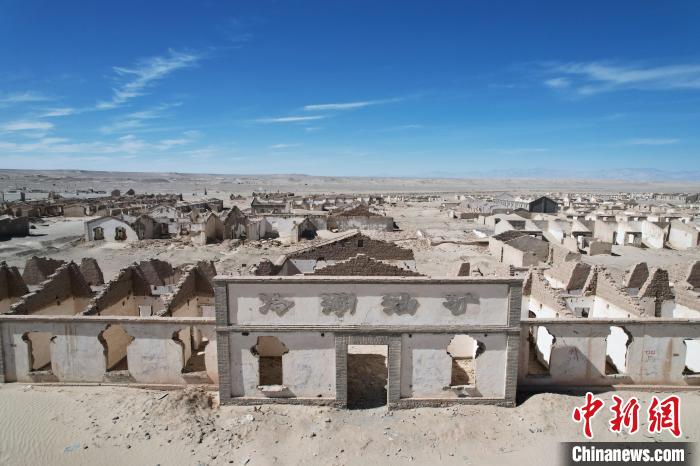 航拍青海省海西蒙古族藏族自治州茫崖市冷湖石油工業(yè)遺址保護區(qū)?！●R銘言 攝