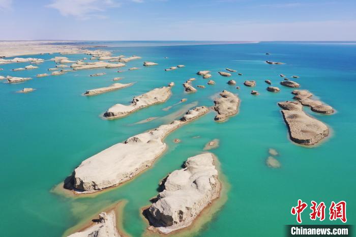 航拍青海大柴旦烏素特水上雅丹奇特景觀?！●R銘言 攝