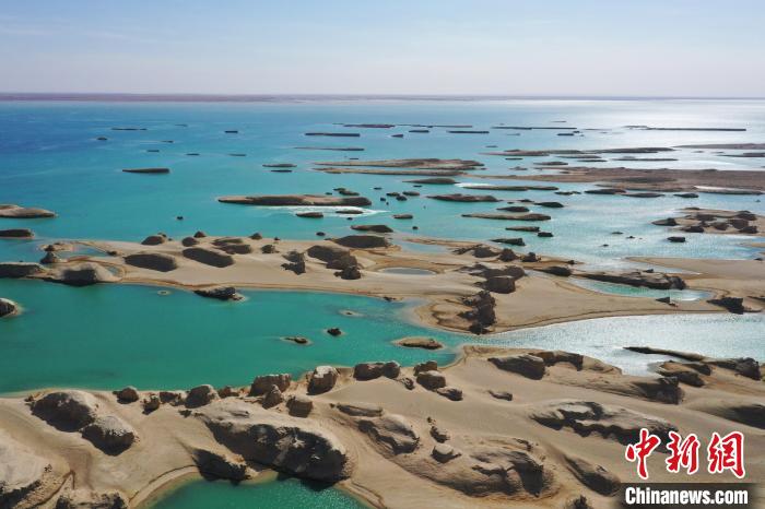 航拍青海大柴旦烏素特水上雅丹奇特景觀?！●R銘言 攝