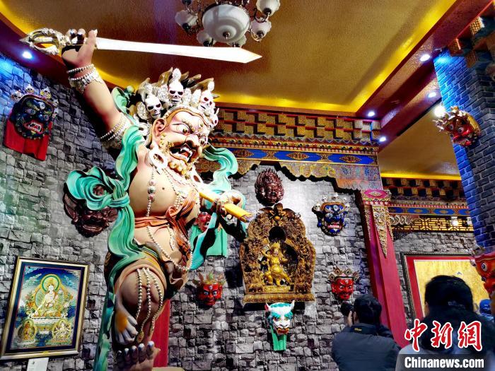 青?！敖鹕鹊亍睙嶝暎禾瓶?、泥塑璀璨奪目