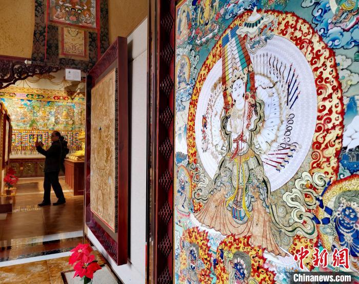 圖為熱貢唐卡。　張?zhí)砀?攝
