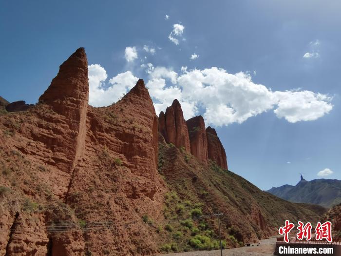 圖為坎布拉地貌。(資料圖) 張?zhí)砀?攝