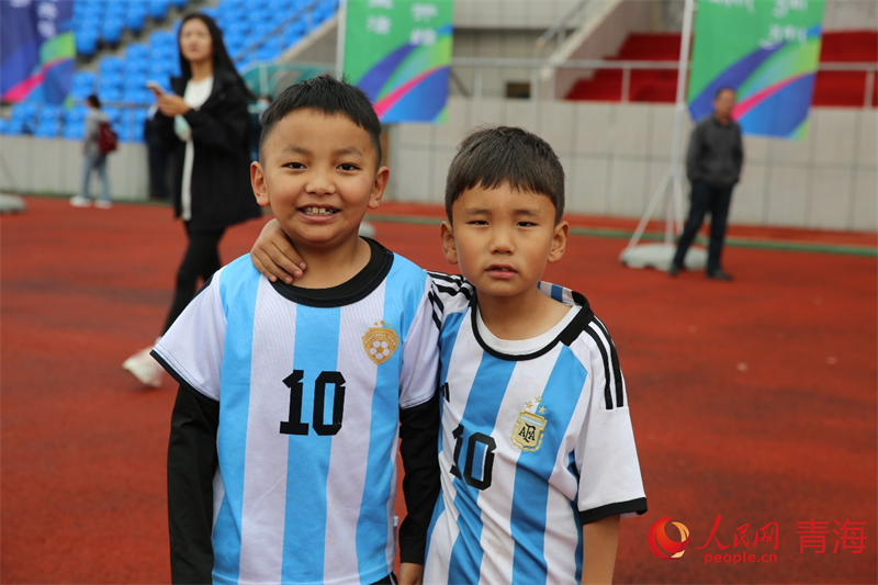小小足球員。人民網(wǎng) 馬可欣攝