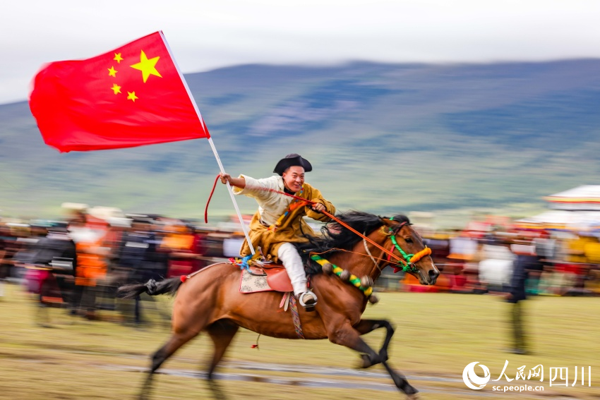 馬術表演現(xiàn)場。洛絨尼瑪攝