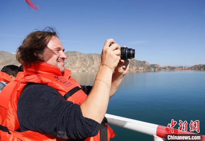 多國(guó)政黨代表暢游青?？膊祭瓏?guó)家地質(zhì)公園