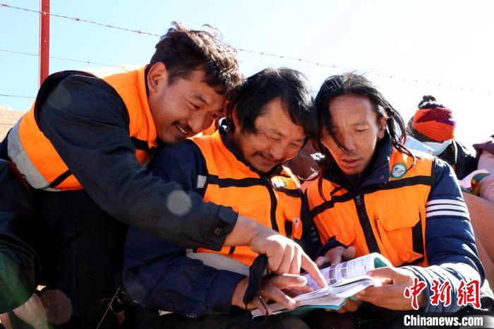 青海首個國家級高寒濕地公園管護(hù)員：守護(hù)綠水青山