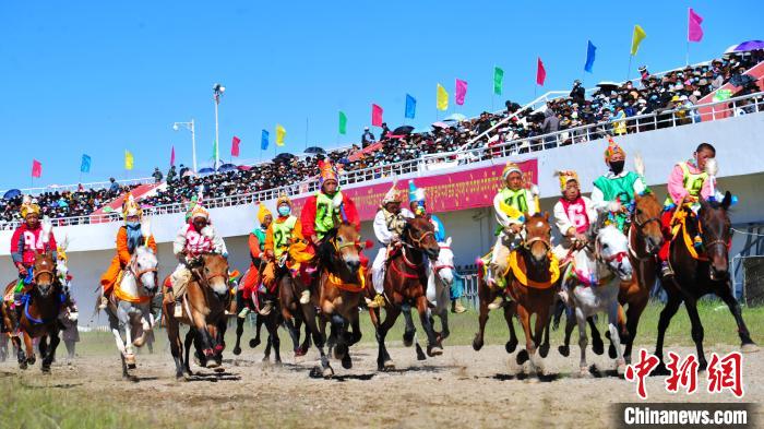 圖為開賽瞬間。　張偉 攝