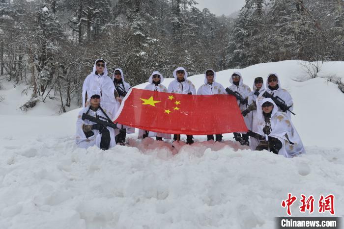 圖為主權(quán)宣誓?！铎o 攝