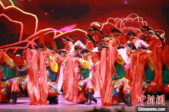 圖為農(nóng)行西藏分行演出現(xiàn)場?！∞r(nóng)行西藏分行 供圖