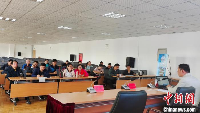 圖為培訓(xùn)會現(xiàn)場。　貢桑拉姆 攝