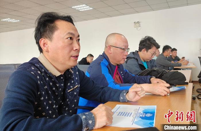 圖為培訓(xùn)會現(xiàn)場?！∝暽＠?攝
