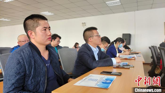 圖為培訓(xùn)會現(xiàn)場?！∝暽＠?攝